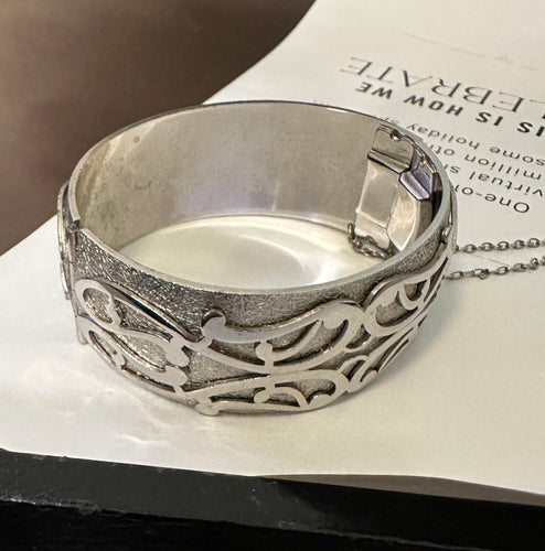 Whiting & Davis Co silver hinged bangle