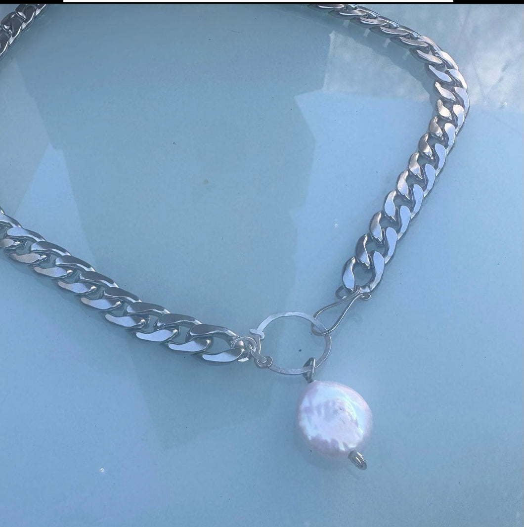 Baroque pearl toggle necklace