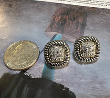 Load image into Gallery viewer, Sparkly post earrings