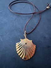 Load image into Gallery viewer, Leather pendant necklaces