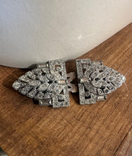 Load image into Gallery viewer, “Triplette” duette brooch