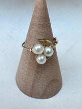Load image into Gallery viewer, Triple pearl ring size 7 3/4