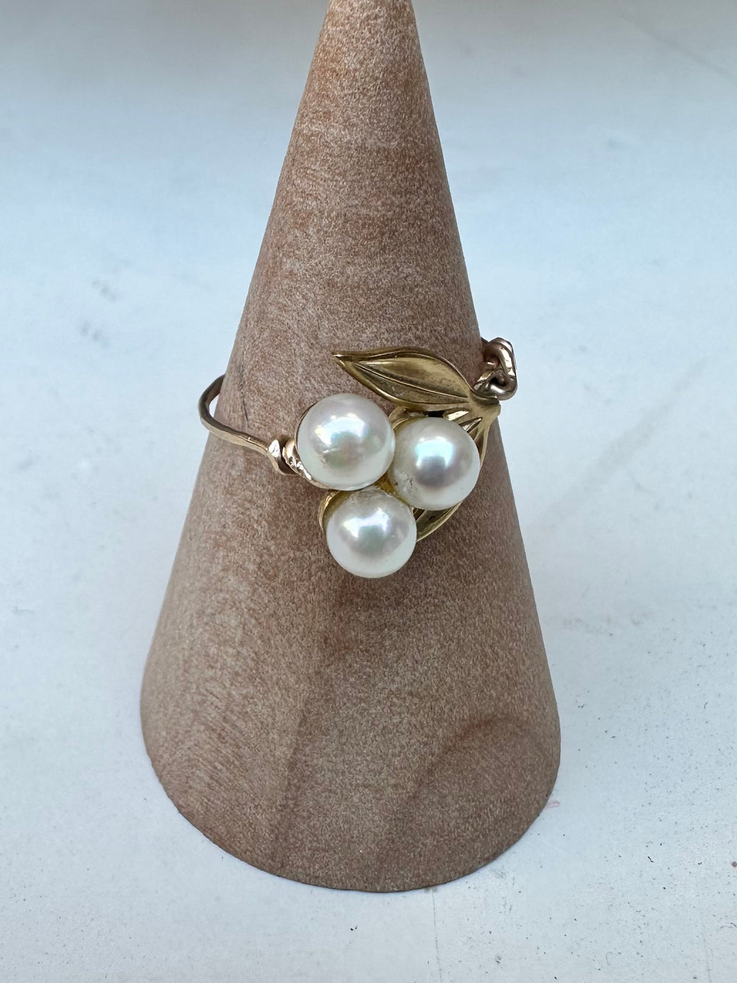 Triple pearl ring size 7 3/4