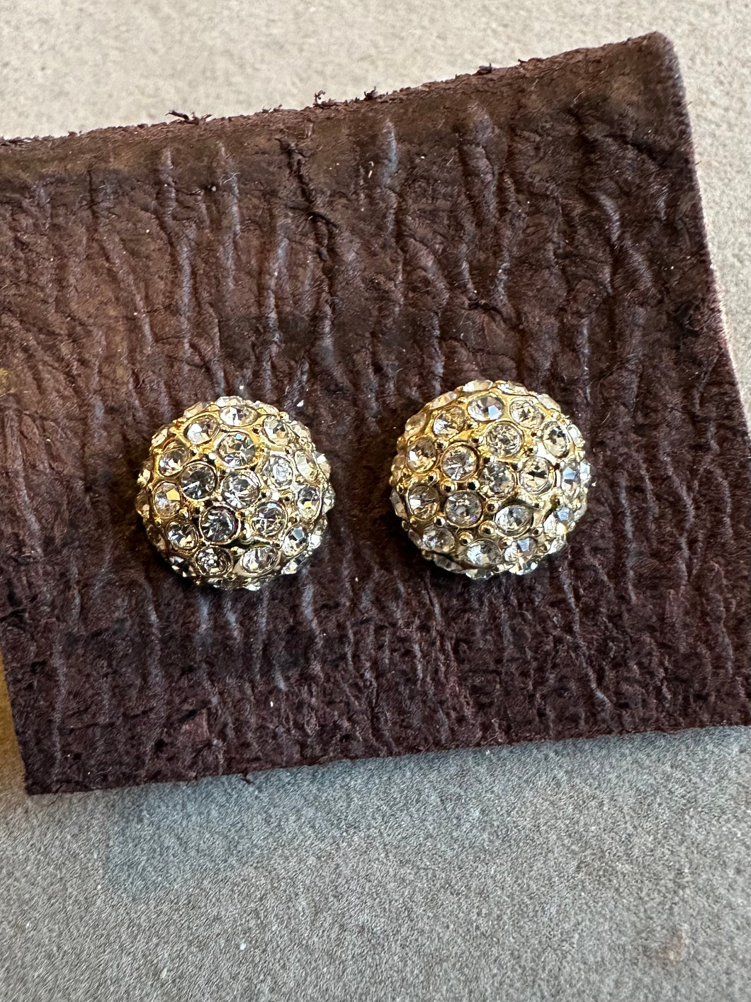 Monet pavé domed studs