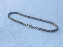 Load image into Gallery viewer, Twisted goldtone rope chain bracelet