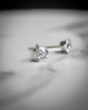 Load image into Gallery viewer, Diamond solitaire studs