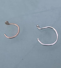 Load image into Gallery viewer, Hammered wire Nose ring