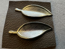 Load image into Gallery viewer, Petite gold leaves