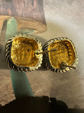 Load image into Gallery viewer, Sparkly post earrings