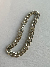 Load image into Gallery viewer, Goldtone etched curb chain bracelet