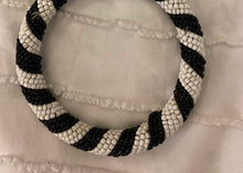 Load image into Gallery viewer, Beaded phone/keychain bangles