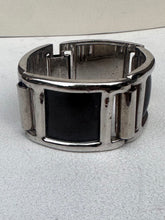 Load image into Gallery viewer, Bergere silver and black cuff