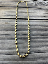 Load image into Gallery viewer, Gold twisty chain