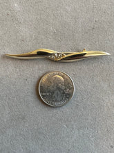 Load image into Gallery viewer, JJ wavy gold brooch