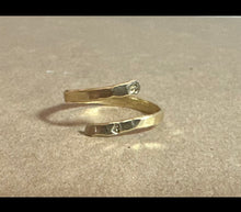Load image into Gallery viewer, Gold Wrap ring with hearts