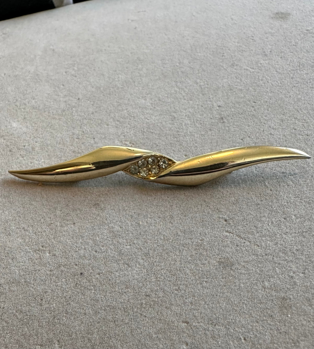 JJ wavy gold brooch