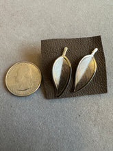 Load image into Gallery viewer, Petite gold leaves