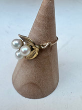 Load image into Gallery viewer, Triple pearl ring size 7 3/4
