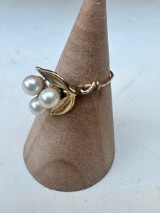 Triple pearl ring size 7 3/4