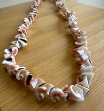 Load image into Gallery viewer, Vintage pink conch shell Necklace