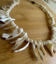Load image into Gallery viewer, Mother-of-pearl statement necklace
