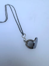 Load image into Gallery viewer, Tiny locket