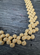 Load image into Gallery viewer, Avon hazelnut necklace