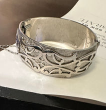 Load image into Gallery viewer, Whiting &amp; Davis Co silver hinged bangle