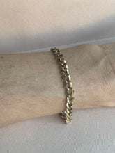 Load image into Gallery viewer, Goldtone etched curb chain bracelet