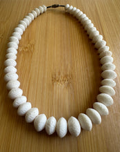 Load image into Gallery viewer, Graduated white sponge coral necklace