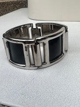Load image into Gallery viewer, Bergere silver and black cuff