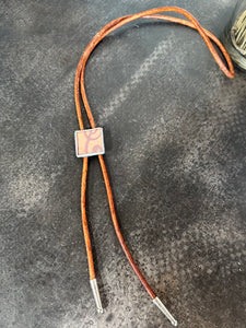 Art bolo