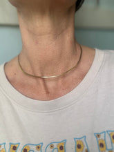 Load image into Gallery viewer, Hammered brass choker