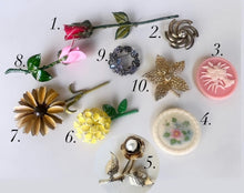 Load image into Gallery viewer, Vintage Flower brooches