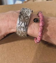 Load image into Gallery viewer, Whiting &amp; Davis Co silver hinged bangle