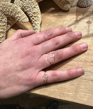 Load image into Gallery viewer, Heart ring
