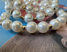 Load image into Gallery viewer, Stretch bracelet with vintage pearls