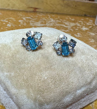 Load image into Gallery viewer, Phyllis screw on gold butterfly earrings