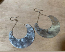 Load image into Gallery viewer, Super light silver crescent earrings