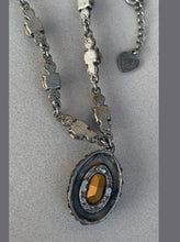 Load image into Gallery viewer, Periwinkle pendant necklace