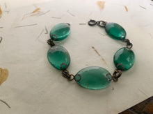 Load image into Gallery viewer, Emerald green glass bracelet