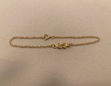 Load image into Gallery viewer, Gold knot bracelet
