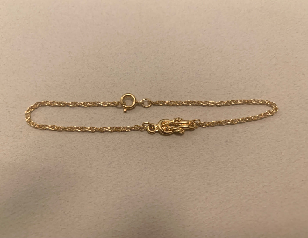 Gold knot bracelet