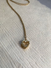 Load image into Gallery viewer, Pearl heart necklace