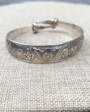 Load image into Gallery viewer, Tibetan silver cuff