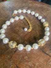 Load image into Gallery viewer, Pearl and gold choker
