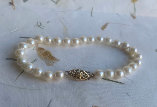 Pearl bracelet