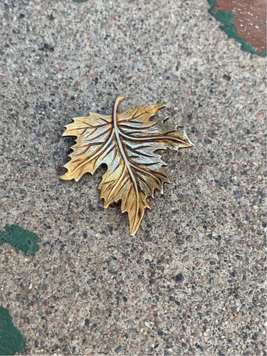 Olympics Maple leaf pin