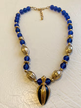 Load image into Gallery viewer, Avon blue necklace