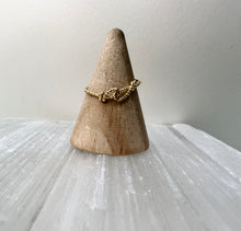 Load image into Gallery viewer, Faceted brass love knot ring